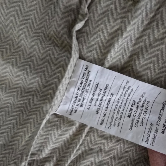 Patchwork Quilt in Greenand Cream Farmhouse Style - Picture 8 of 10